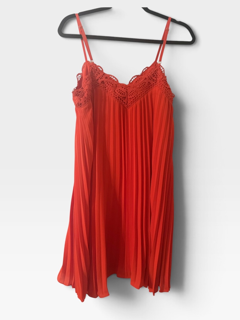 💥💥💥Gianni Bini💥Pleated Crochet Lace-Trim Mini Dress💥Lightweight💥Elegant💥💥💥 - Picture 3 of 7